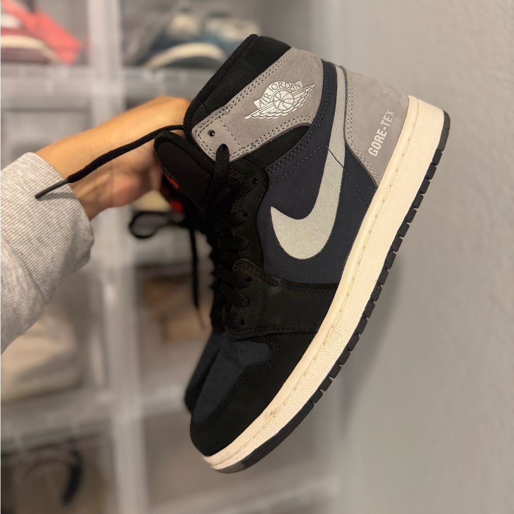 Jordan Women's Shoes Black and Gray